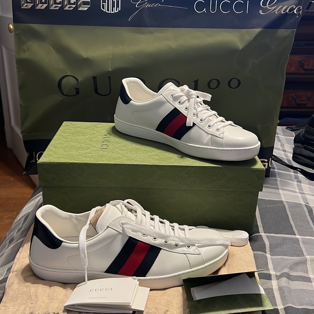 Men’s authentic Gucci sneakers